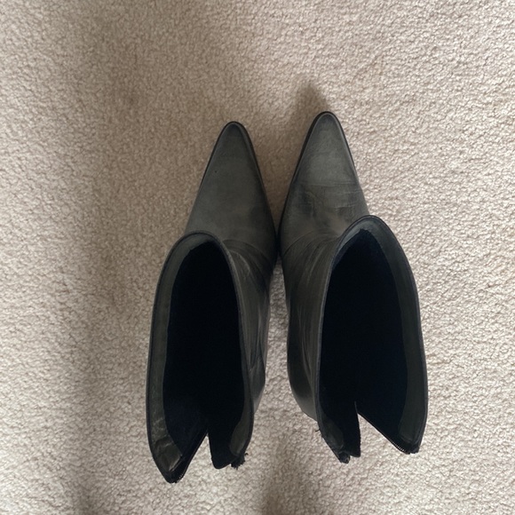 Boots - Picture 5 of 8